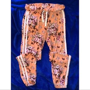 Women’s small floral sweatpants 🌸